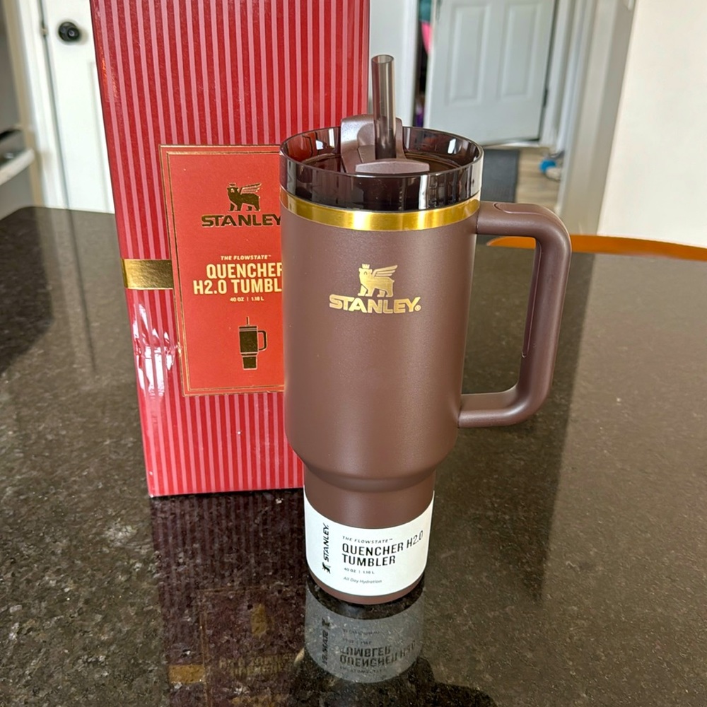 NIB chocolate Stanley 40 oz quencher